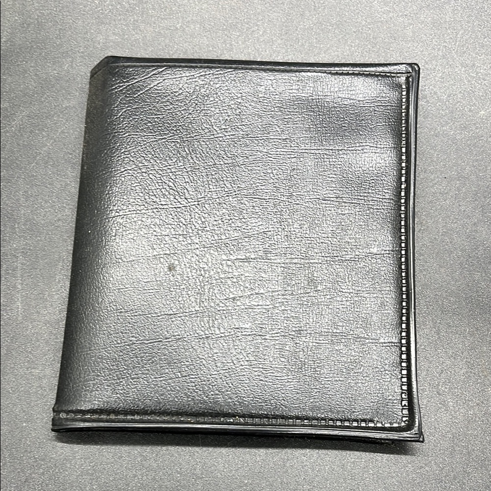 Men's Black Leather Bifold Wallet - Classic Minimalist